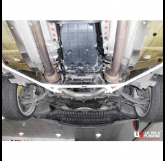 Barra de Refuerzo de suspension Mercedes C-class/amg 07+ W204 UltraRacing 4p Delantera Inferior Brace